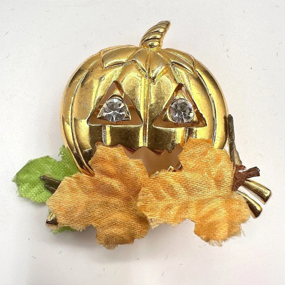 Vintage‎ 90s Halloween Pumpkin Brooch Gold Tone Clear Rhinestone Eyes Fall Leaf